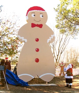 Smitty, the World's Largest Gingerbread Man and Guinness World Record cookie, is revealed next to Santa at the 2006 Festival of Lights in Smithville, Texas